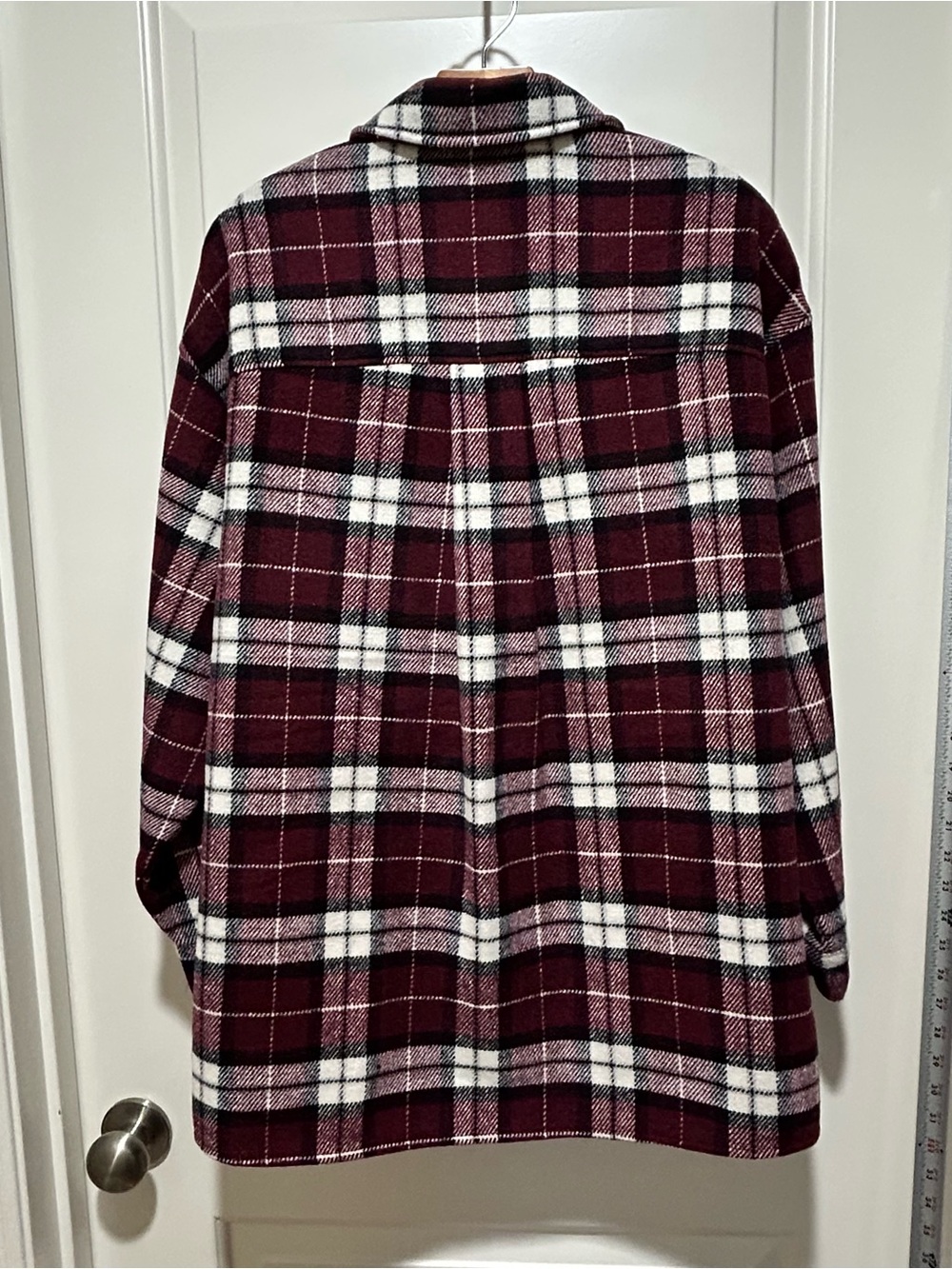 Forever 21 NWT women’s size M Burgundy and White Plaid Button-Front Shacket - Picture 2 of 9